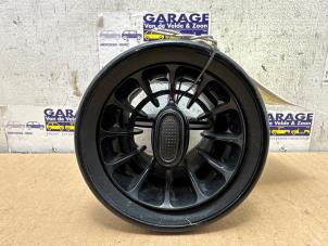 Begagnade Luftmunstycke, instrumentbräda Mercedes Sprinter 3,5t (907.6/910.6) 319 CDI 3.0 V6 24V RWD Pris € 12,10 Inklusive moms erbjuds av Autoparts Van De Velde