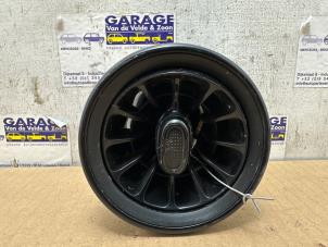 Begagnade Luftmunstycke, instrumentbräda Mercedes Sprinter 3,5t (907.6/910.6) 319 CDI 3.0 V6 24V RWD Pris € 12,10 Inklusive moms erbjuds av Autoparts Van De Velde