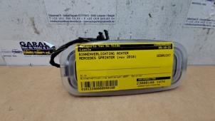 Begagnade Innerbelysning, bak Mercedes Sprinter 3,5t (907.6/910.6) 311 CDI 2.1 D RWD Pris € 36,30 Inklusive moms erbjuds av Autoparts Van De Velde