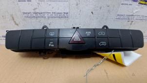 Begagnade Nödbelysningsbrytare Mercedes Sprinter 3,5t (906.63) 311 CDI 16V Pris € 30,25 Inklusive moms erbjuds av Autoparts Van De Velde