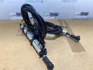 Begagnade Gasfjäder, cabriolettak Mercedes SLK (R172) 2.0 300 16V Pris € 181,50 Inklusive moms erbjuds av Autoparts Van De Velde