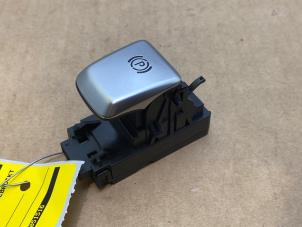 Używane Mechanizm hamulca recznego Mercedes C (W205) C-200 1.6 CDI BlueTEC, C-200 d 16V Cena € 12,10 Z VAT oferowane przez Autoparts Van De Velde