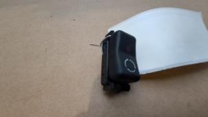 Gebruikte Schakelaar Mercedes E (W124) 2.3 230 E Prijs € 18,15 Inclusief btw aangeboden door Autoparts Van De Velde