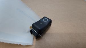Gebruikte Schakelaar Mercedes E (W124) 2.3 230 E Prijs € 18,15 Inclusief btw aangeboden door Autoparts Van De Velde