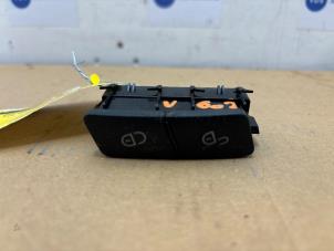 Gebruikte Schakelaar portier bediening Mercedes C (W204) 2.2 C-200 CDI 16V Prijs € 12,10 Inclusief btw aangeboden door Autoparts Van De Velde
