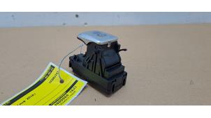 Używane Mechanizm hamulca recznego Mercedes GLC (X253) 2.2 250d 16V BlueTEC 4-Matic Cena € 12,10 Z VAT oferowane przez Autoparts Van De Velde