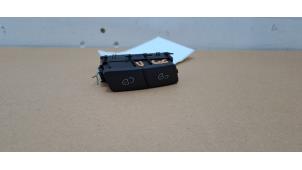 Gebruikte Schakelaar portier bediening Mercedes C (W204) 2.2 C-200 CDI 16V Prijs € 12,10 Inclusief btw aangeboden door Autoparts Van De Velde