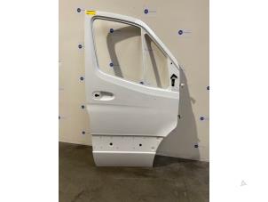 Begagnade Framdörr, 4-dörrars, höger Mercedes Sprinter 5t (907.6) 314 CDI 2.1 D RWD Pris € 635,25 Inklusive moms erbjuds av Autoparts Van De Velde