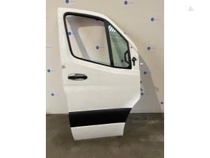 Begagnade Framdörr, 4-dörrars, höger Mercedes Sprinter 5t (907.6) 311 CDI 2.1 D RWD Pris € 635,25 Inklusive moms erbjuds av Autoparts Van De Velde