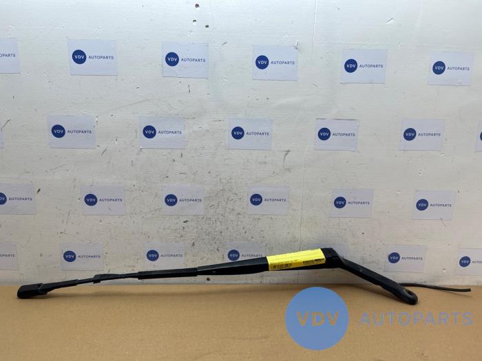 Främre torkararm från en Mercedes-Benz Sprinter 4t (907.6/910.6) 414 CDI 2.1 D 4x4 2019