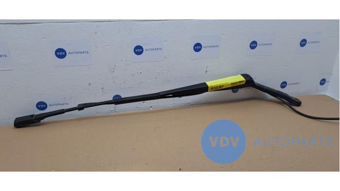 Främre torkararm från en Mercedes-Benz Sprinter 4t (907.6/910.6) 414 CDI 2.1 D 4x4 2019