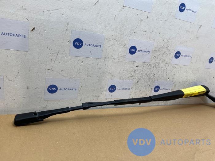 Främre torkararm från en Mercedes-Benz Sprinter 4t (907.6/910.6) 414 CDI 2.1 D 4x4 2019