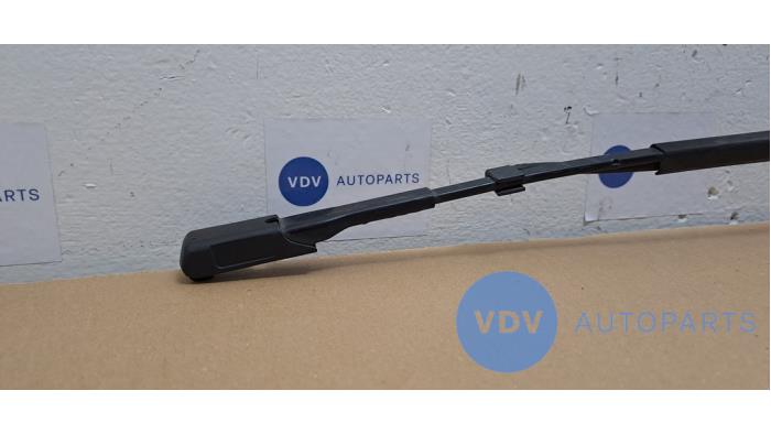 Främre torkararm från en Mercedes-Benz Sprinter 4t (907.6/910.6) 414 CDI 2.1 D 4x4 2019