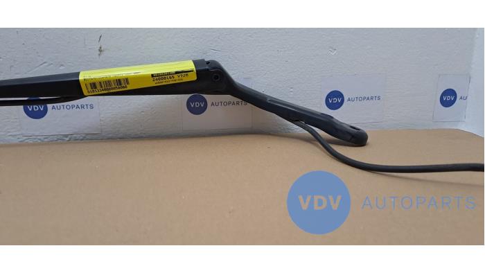 Främre torkararm från en Mercedes-Benz Sprinter 4t (907.6/910.6) 414 CDI 2.1 D 4x4 2019