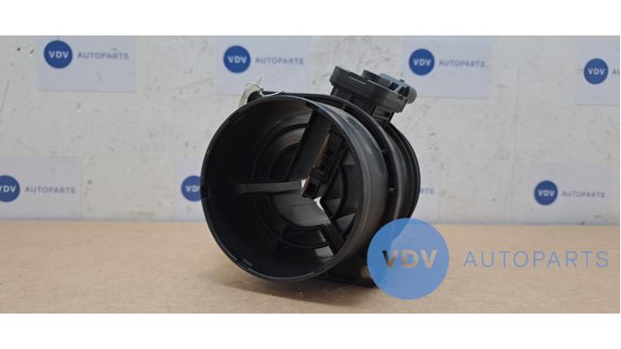 Luftmassemätare från en Mercedes-Benz Sprinter 4t (907.6/910.6) 414 CDI 2.1 D 4x4 2019