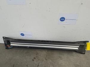 Używane Daszek Mercedes ML III (166) 3.5 ML-350 BlueEFFICIENCY 24V 4-Matic Cena € 121,00 Z VAT oferowane przez Autoparts Van De Velde