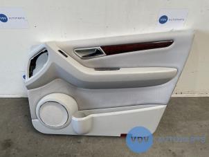 Gebruikte Portierbekleding 4Deurs rechts-voor Mercedes A (W169) 2.0 A-200 5-Drs. Prijs € 48,40 Inclusief btw aangeboden door Autoparts Van De Velde