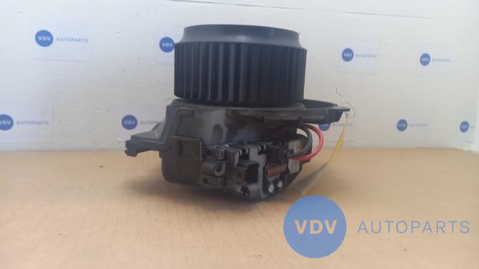 Fläktmotor för uppvärmning och ventilation från en Mercedes-Benz Sprinter 4t (907.6/910.6) 414 CDI 2.1 D 4x4 2019