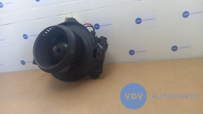 Fläktmotor för uppvärmning och ventilation från en Mercedes-Benz Sprinter 4t (907.6/910.6) 414 CDI 2.1 D 4x4 2019