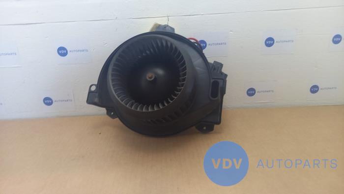 Fläktmotor för uppvärmning och ventilation från en Mercedes-Benz Sprinter 4t (907.6/910.6) 414 CDI 2.1 D 4x4 2019