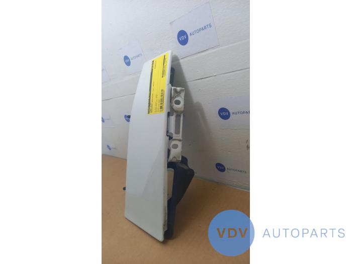 Tanklucka från en Mercedes-Benz Sprinter 4t (907.6/910.6) 414 CDI 2.1 D 4x4 2019