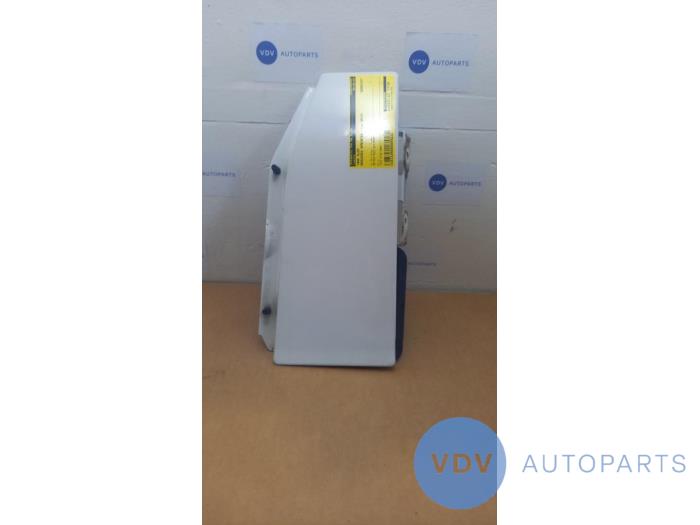 Tanklucka från en Mercedes-Benz Sprinter 4t (907.6/910.6) 414 CDI 2.1 D 4x4 2019