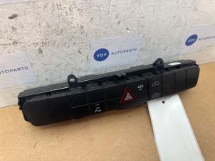 Begagnade Nödbelysningsbrytare Mercedes Sprinter 3,5t (906.63) 311 CDI 16V Pris € 30,25 Inklusive moms erbjuds av Autoparts Van De Velde