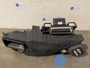 Gebruikte Kachelhuis Mercedes E (W213) E-200d 1.6 Turbo 16V Prijs € 332,75 Inclusief btw aangeboden door Autoparts Van De Velde