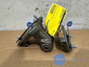 Begagnade Gångjärn, bakdörr, höger Mercedes B (W245) 2.0 B-200 16V Turbo Pris € 36,30 Inklusive moms erbjuds av Autoparts Van De Velde