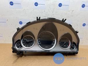 Gebruikte Tellerklok Mercedes E (W212) E-200 CDI 16V BlueEfficiency,BlueTEC Prijs € 90,75 Inclusief btw aangeboden door Autoparts Van De Velde