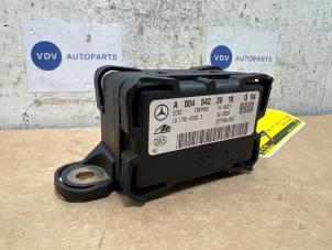 Begagnade Styrvinkelsensor Mercedes GL (X164) 4.0 GL 450 CDI V8 32V Pris € 90,75 Inklusive moms erbjuds av Autoparts Van De Velde