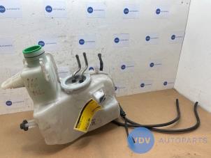 Begagnade Expansionskärl Mercedes ML III (166) 3.5 ML-350 BlueEFFICIENCY 24V 4-Matic Pris € 48,40 Inklusive moms erbjuds av Autoparts Van De Velde