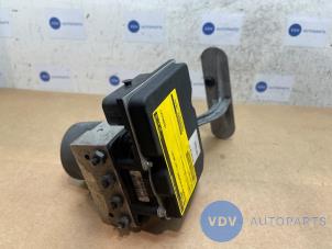 Begagnade ABS-pump Mercedes E (C207) E-350 CDI V6 24V Pris € 108,90 Inklusive moms erbjuds av Autoparts Van De Velde