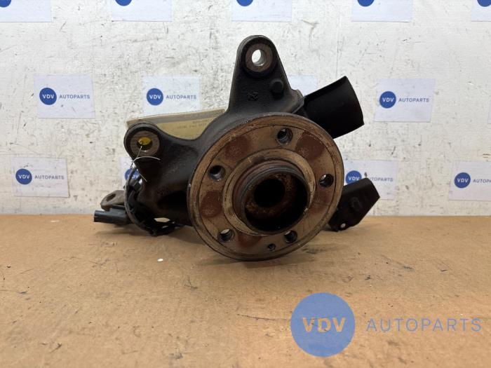 Fusee links-voor van een Mercedes-Benz Vito (447.6) 2.2 114 CDI 16V 2015