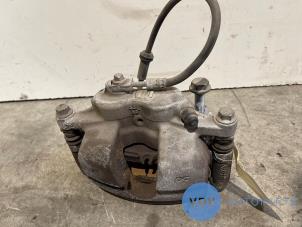 Gebruikte Remklauw (Tang) links-voor Mercedes GLA (H247) 1.3 250 e Turbo 16V Prijs € 48,40 Inclusief btw aangeboden door Autoparts Van De Velde