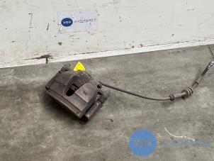 Gebruikte Remklauw (Tang) links-voor Mercedes GLB (247.6) 2.0 GLB-180d Prijs € 48,40 Inclusief btw aangeboden door Autoparts Van De Velde