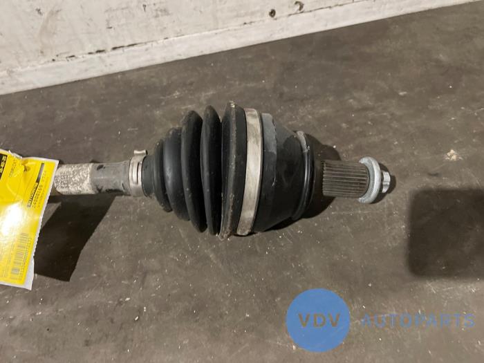 Drivaxel, höger fram från en Mercedes-Benz A Limousine (177.1) 1.3 A-180 Turbo 2022