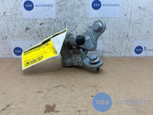 Begagnade Gångjärn, framdörr, höger Mercedes B (W245) 2.0 B-200 16V Pris € 36,30 Inklusive moms erbjuds av Autoparts Van De Velde