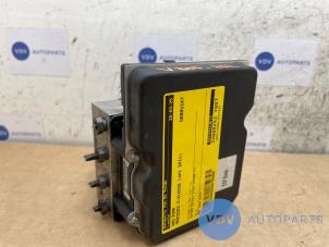 Begagnade ABS-pump Mercedes E (W212) E-200 CDI 16V BlueEfficiency,BlueTEC Pris € 108,90 Inklusive moms erbjuds av Autoparts Van De Velde