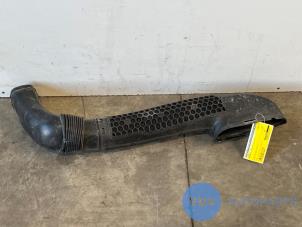 Gebruikte Luchtgeleider Mercedes E (W212) E-200 2.0 Turbo 16V Prijs € 36,30 Inclusief btw aangeboden door Autoparts Van De Velde