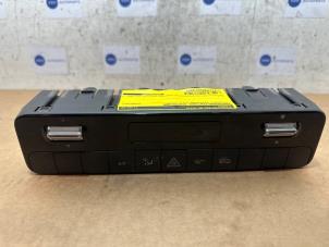 Begagnade Nödbelysningsbrytare Mercedes Sprinter 5t (907.6) 214 CDI 2.1 D FWD Pris € 30,25 Inklusive moms erbjuds av Autoparts Van De Velde