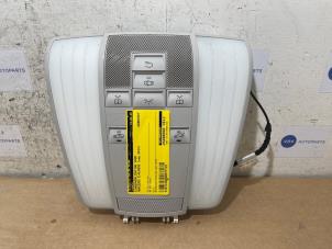 Begagnade Innerbelysning, fram Mercedes E (W212) E-200 2.0 Turbo 16V Pris € 72,60 Inklusive moms erbjuds av Autoparts Van De Velde