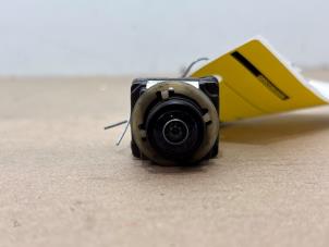 Gebruikte Camera module Mercedes C (W205) C-200d 2.2 16V Prijs € 121,00 Inclusief btw aangeboden door Autoparts Van De Velde