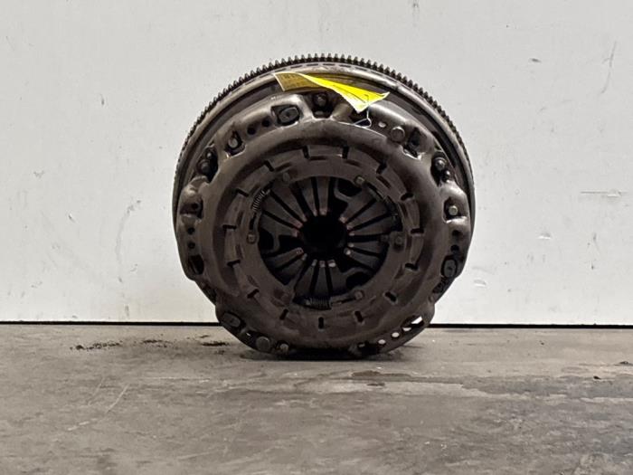 Svänghjul från en Mercedes-Benz E (W212) E-200 CDI 16V BlueEfficiency,BlueTEC 2011