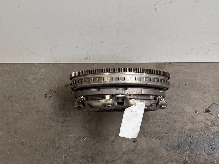 Svänghjul från en Mercedes-Benz E (W212) E-200 CDI 16V BlueEfficiency,BlueTEC 2011