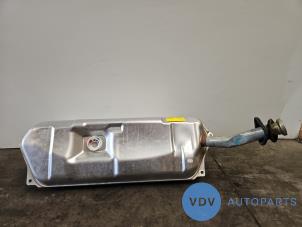 Gebruikte Tank Mercedes SLK (R170) 2.0 200 K 16V Prijs € 302,50 Inclusief btw aangeboden door Autoparts Van De Velde