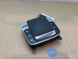 Gebruikte Bediening boordcomputer Mercedes A (177.0) 1.5 A-180d Prijs € 90,75 Inclusief btw aangeboden door Autoparts Van De Velde