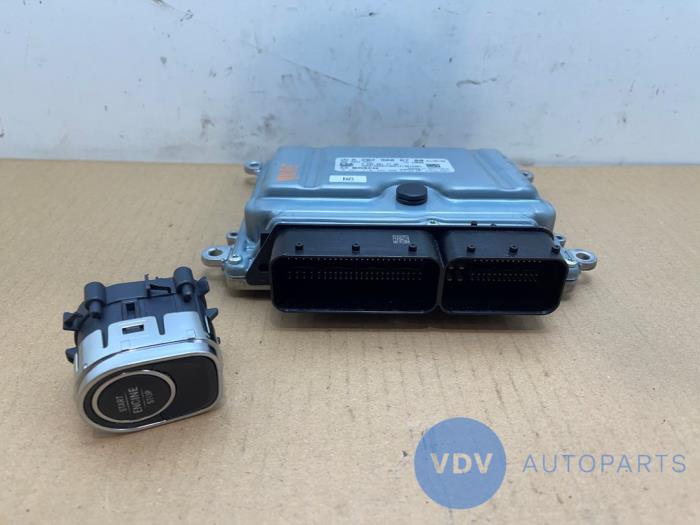 Tändningslås + dator från en Mercedes-Benz GLA (H247) 1.3 250 e Turbo 16V 2023