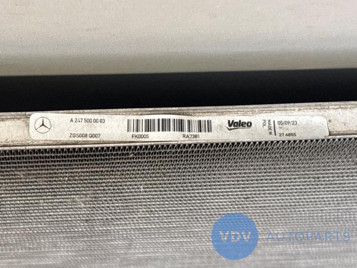 Kylare från en Mercedes-Benz GLA (H247) 1.3 250 e Turbo 16V 2023