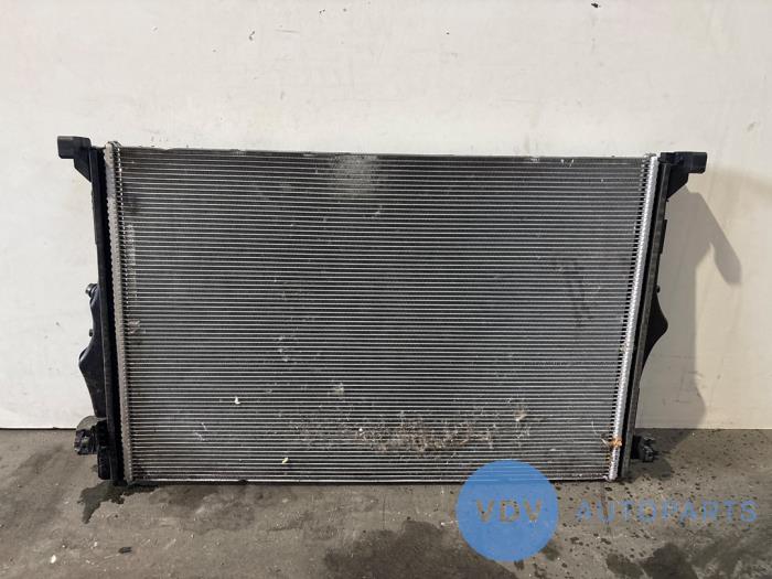 Kylare från en Mercedes-Benz GLA (H247) 1.3 250 e Turbo 16V 2023